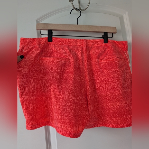 NWT Nike Golf Women's Size 14, Printed Coral Golf Shorts, Dri-Fit - Picture 2 of 7
